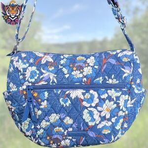 🌟Vera Bradley: "Floral Bursts" Shoulder Bag🌟